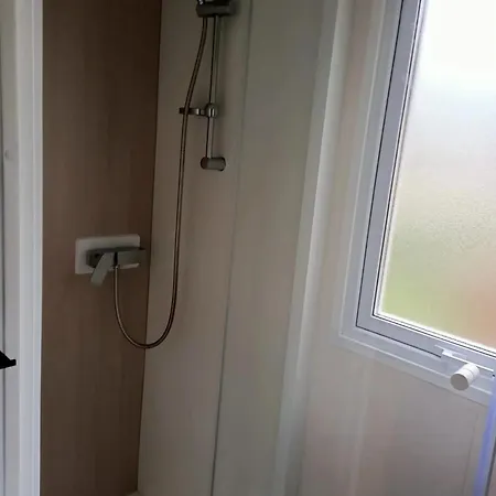 Confortable Pres De Avec Piscine Partagee